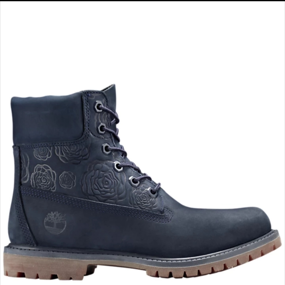 EUC Timberland 6" boots with embossed flowers